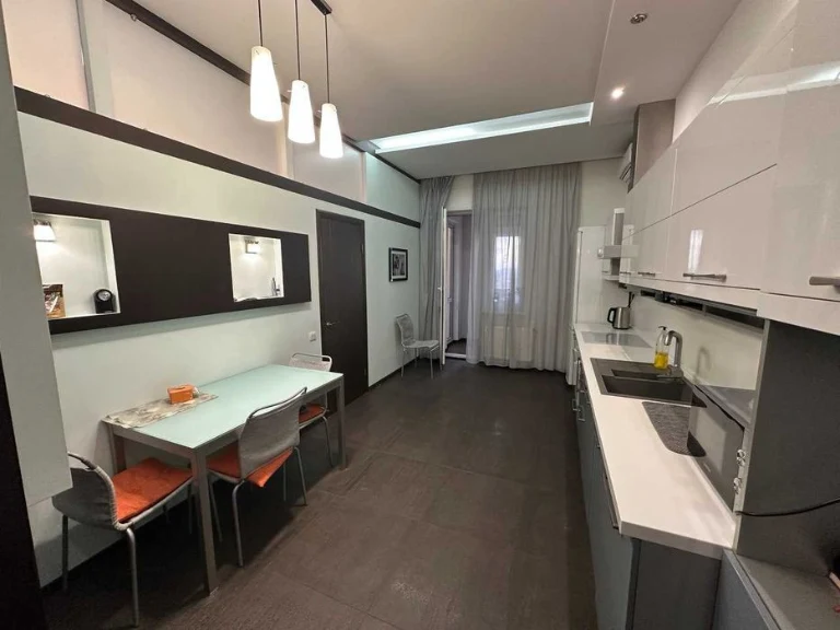 Продам 3-комнатную квартиру в ЖК Феодосиевский