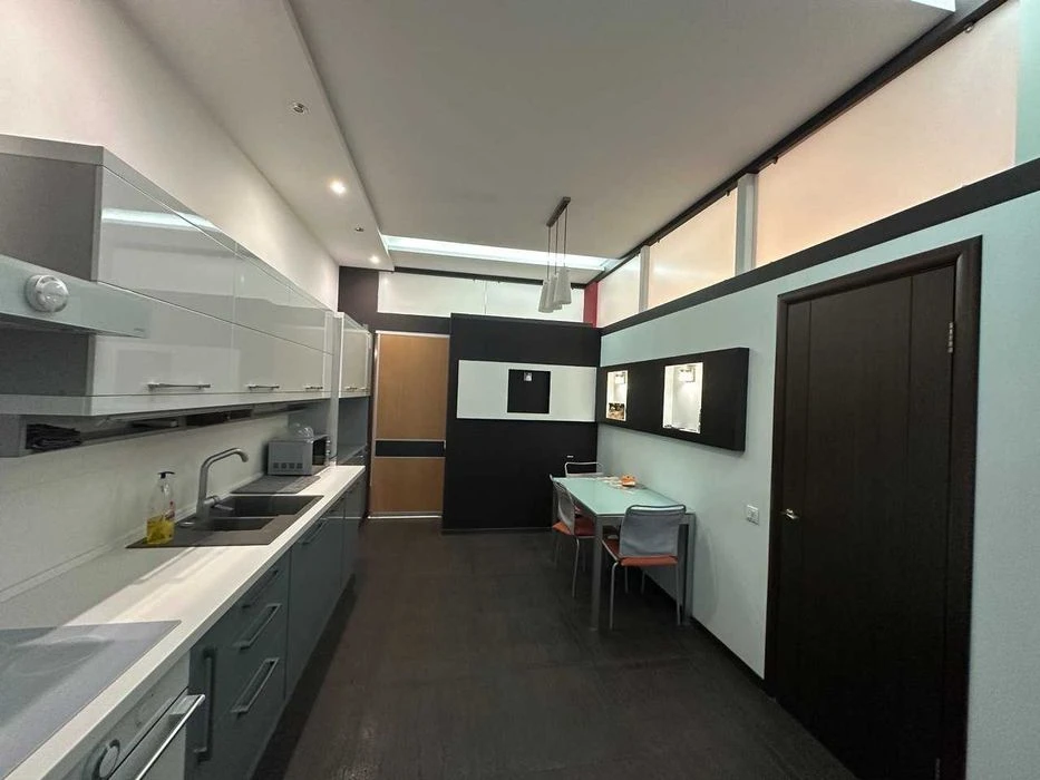 Продам 3-комнатную квартиру в ЖК Феодосиевский