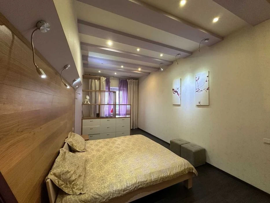Продам 3-комнатную квартиру в ЖК Феодосиевский