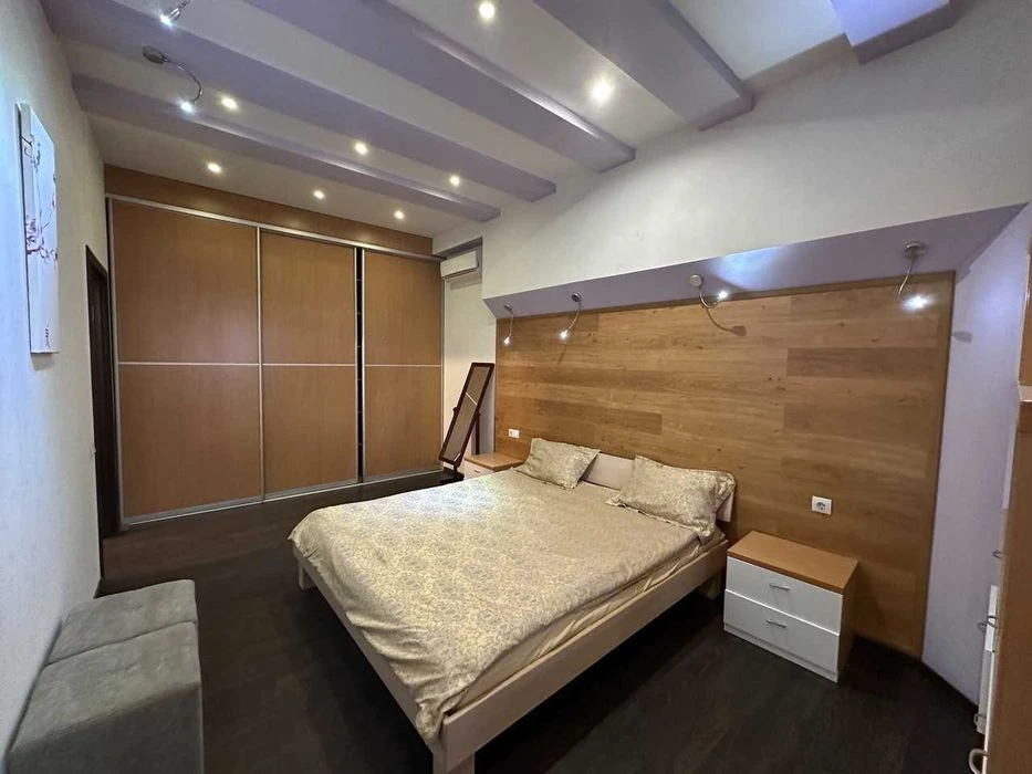 Продам 3-комнатную квартиру в ЖК Феодосиевский