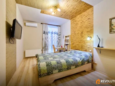 Квартира. Киев, Регенераторная ул., 4к