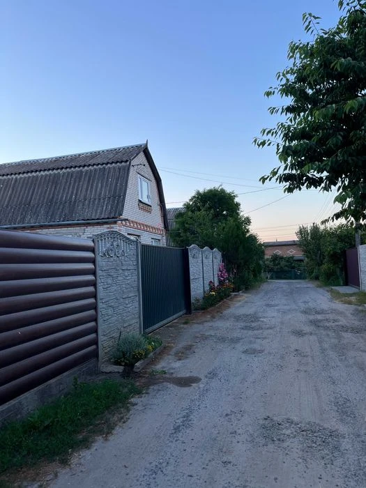 I am selling a house in Vinnytsia.