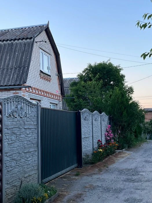 I am selling a house in Vinnytsia.
