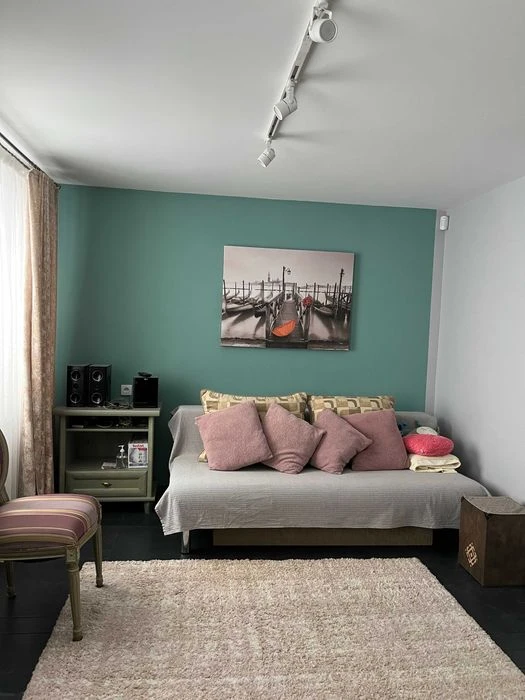 I am selling a house in Vinnytsia.