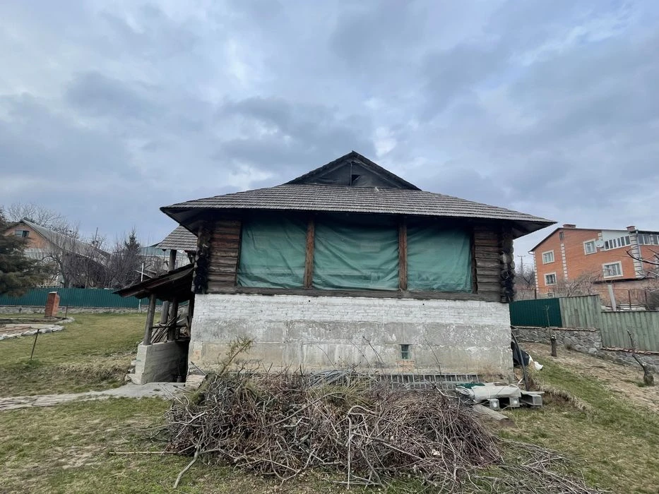 Продається будинок з дикого зрубу під розбір