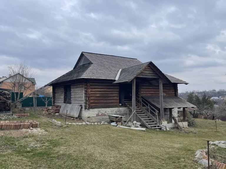 Продається будинок з дикого зрубу під розбір