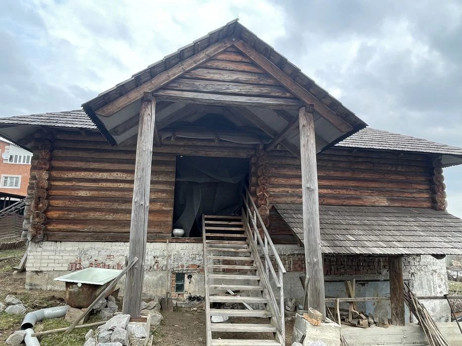 Продається будинок з дикого зрубу під розбір
