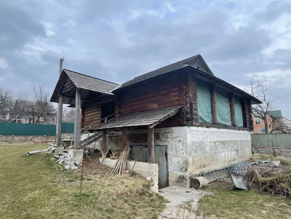 Продається будинок з дикого зрубу під розбір