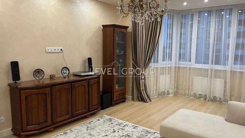 2 кімнатна квартира 80 м. кв. в ЖК Сонячна брама вул Юлії Зд