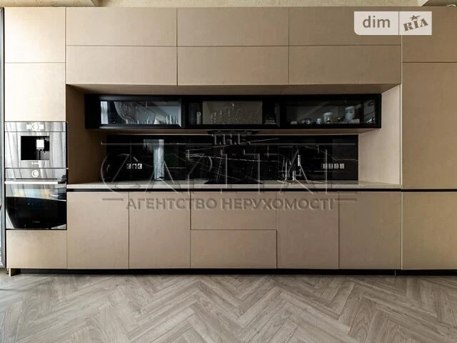 Sale of 3-room apartment 100 sq. m on Andriy Verkhoglyada St. 1-20A