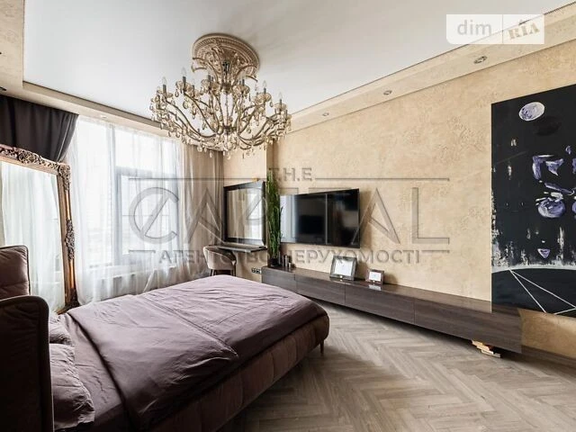 Sale of 3-room apartment 100 sq. m on Andriy Verkhoglyada St. 1-20A