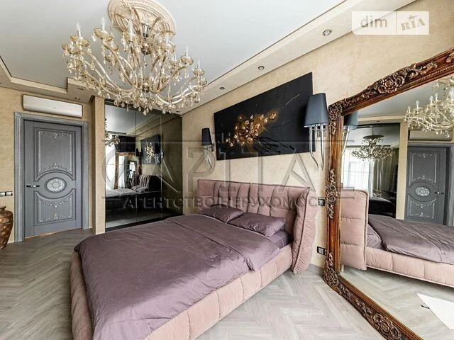 Sale of 3-room apartment 100 sq. m on Andriy Verkhoglyada St. 1-20A