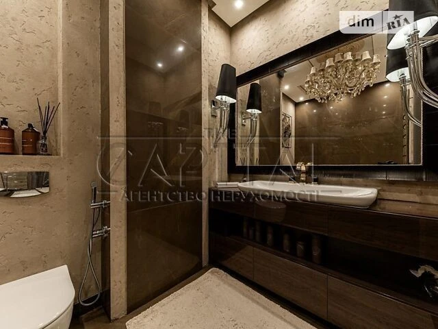 Sale of 3-room apartment 100 sq. m on Andriy Verkhoglyada St. 1-20A
