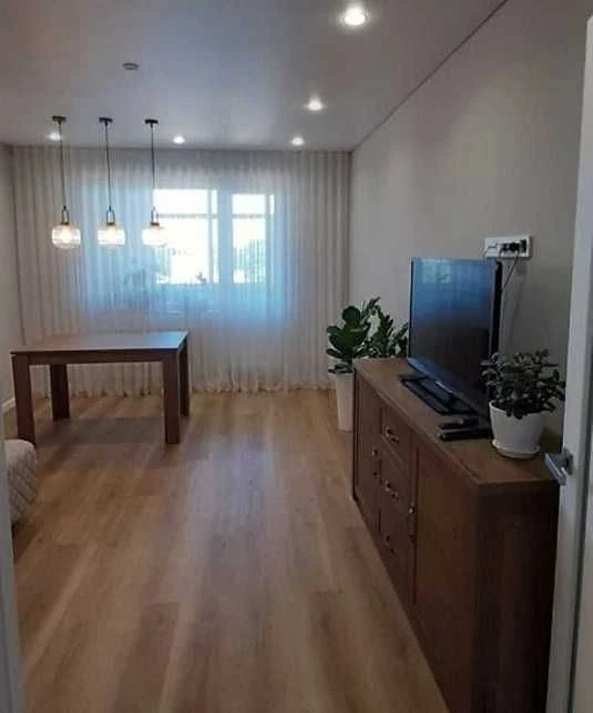 3-кімнатна квартира 74 м² з євроремонтом . Район 1-ї міської