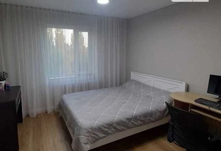 3-кімнатна квартира 74 м² з євроремонтом . Район 1-ї міської