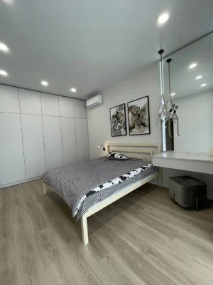 Продаж 2-кімн. квартири 74 м² з євроремонтом, вул. Ливарна,