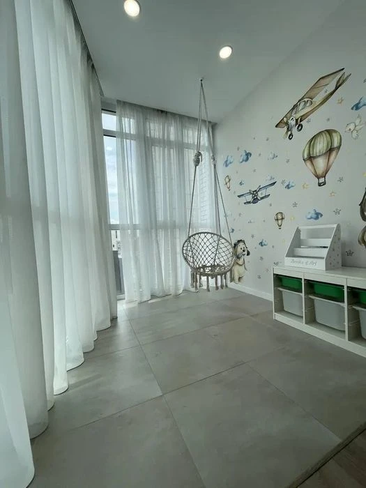 Продаж 2-кімн. квартири 74 м² з євроремонтом, вул. Ливарна,