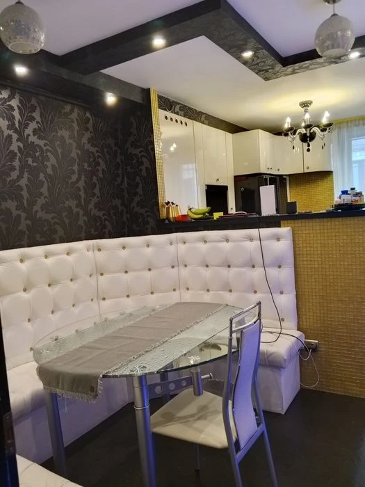 Продажа комнатная Кокорудзы
Франковский р-н 
ул.Кукурузы.5/