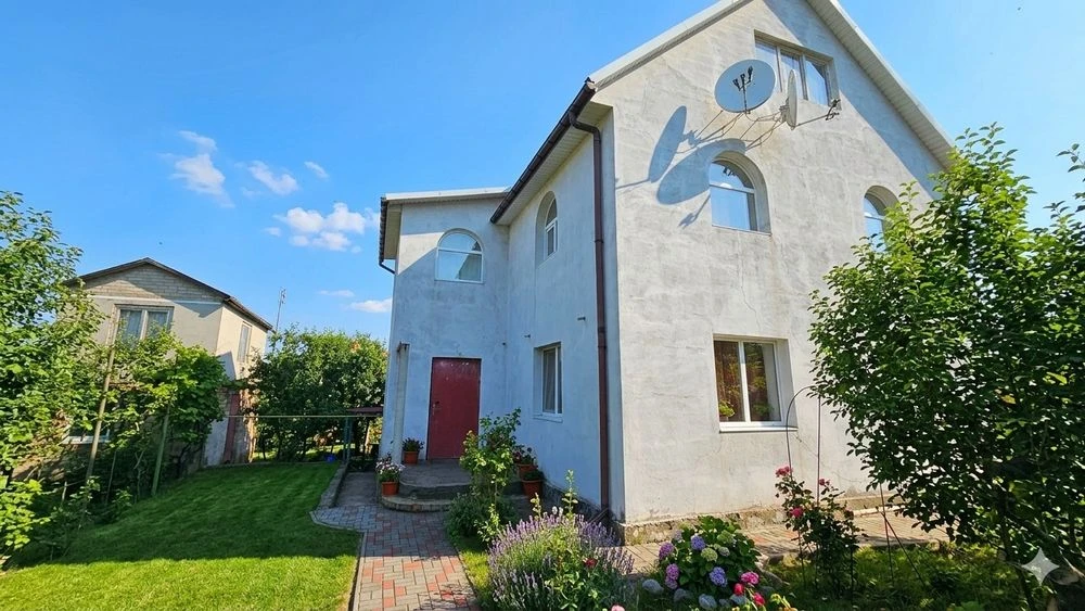 Relevant! House 2 floors 10 acres + guest house! Ul. Zoryana! S