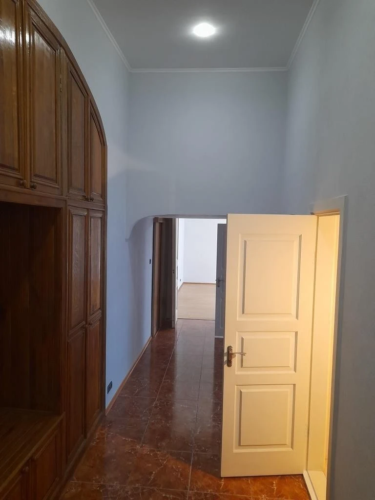 Sale of a 5-room apartment of 225 m², Saksaganskogo Street, 28