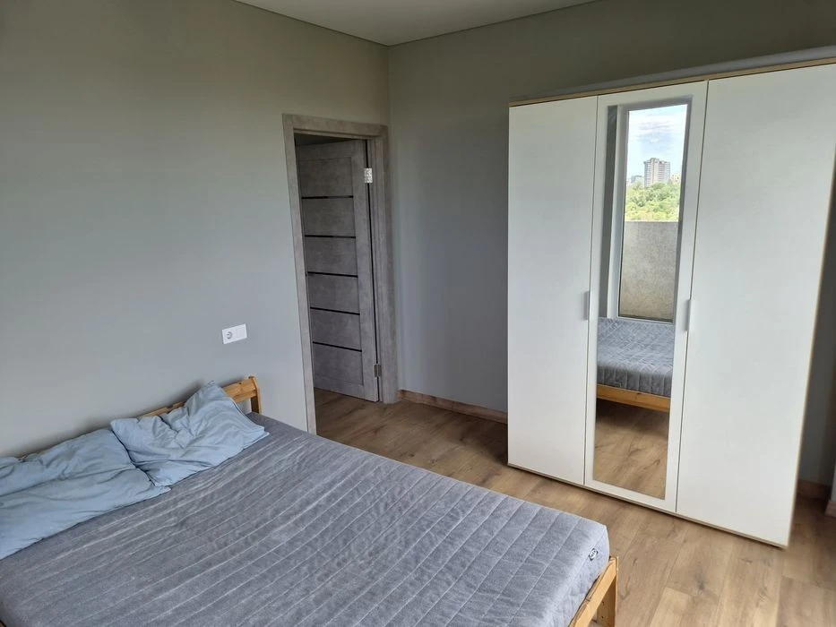 I am selling a two-room apartment.