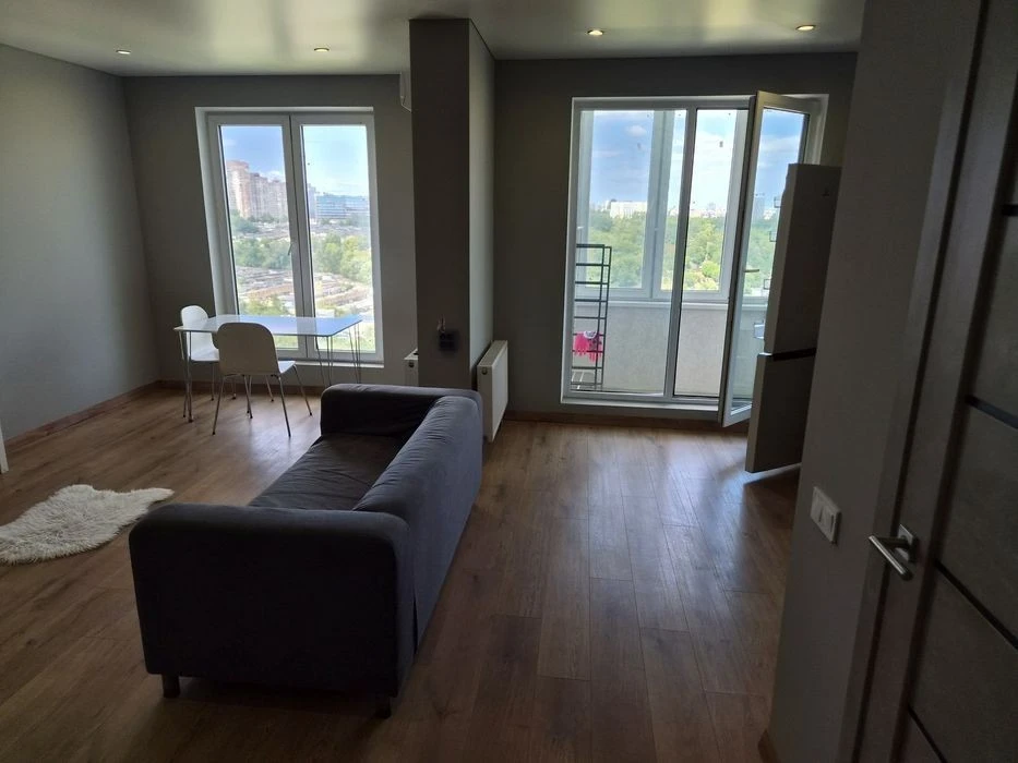 I am selling a two-room apartment.
