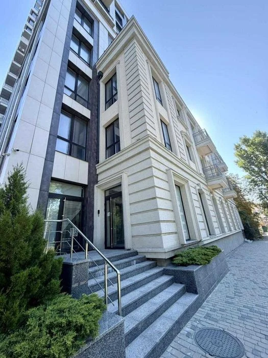 Продам 4-комн. квартиру, ЖК «Central park», Центр, парк Глоб