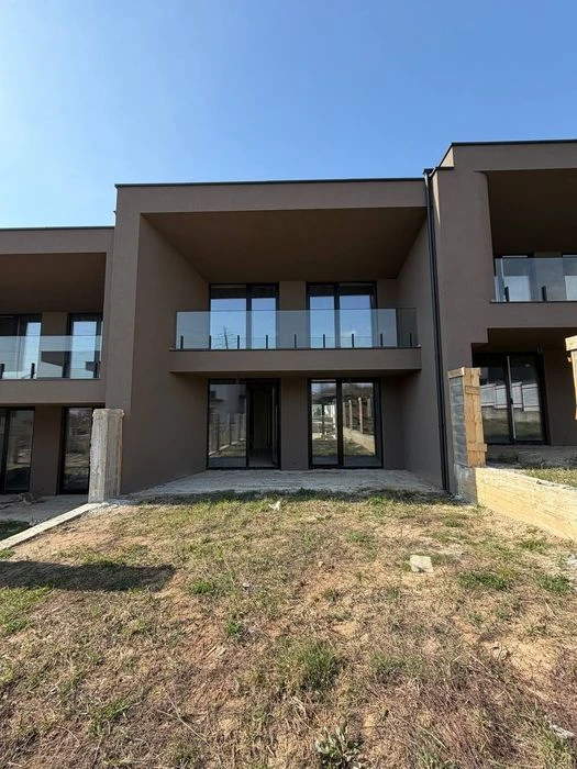 Продаж елітних котеджів в районі Червениця
