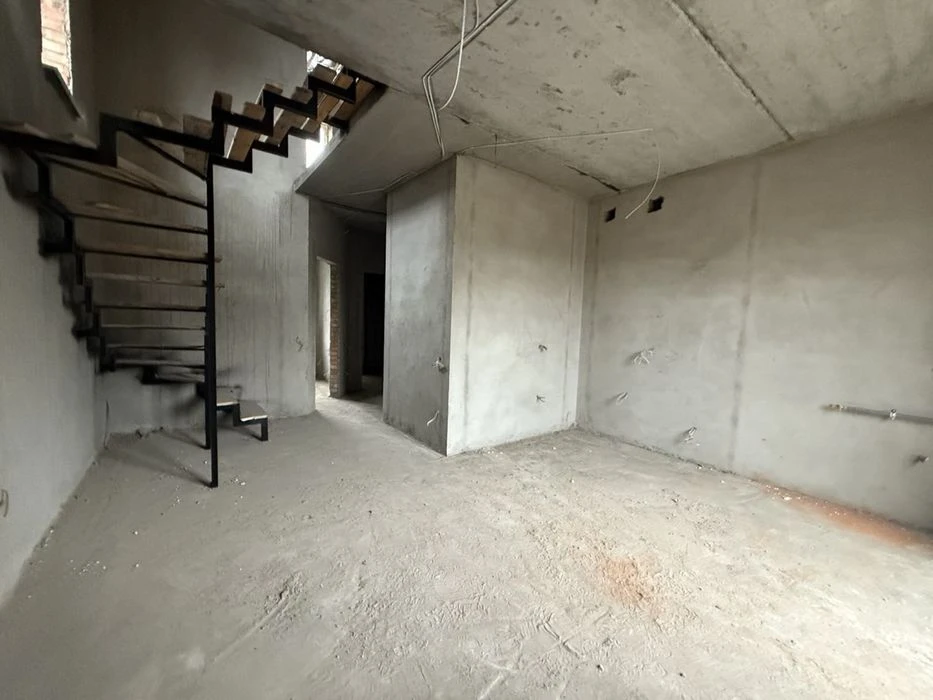 New Gated Complex Duplex in a top location