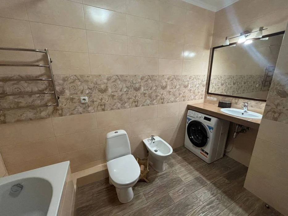 Продаж 2к квартири 76.5 кв. м на вул. Юрія Кондратюка 3 • ID