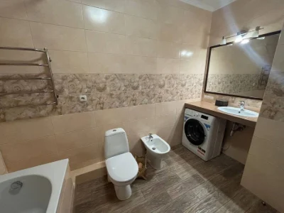 Продаж 2к квартири 76.5 кв. м на вул. Юрія Кондратюка 3 • ID