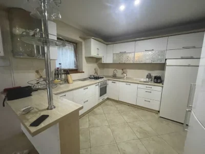 I am selling an exclusive house in Polunychny Lane, in the district