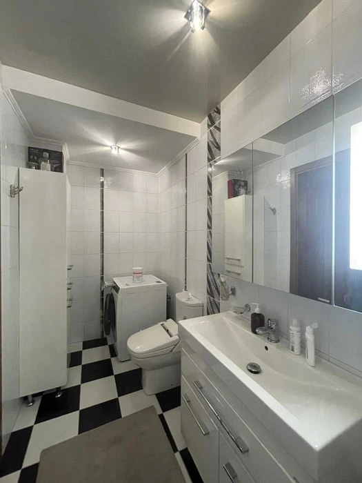 I am selling an exclusive house in Polunychny Lane, in the district