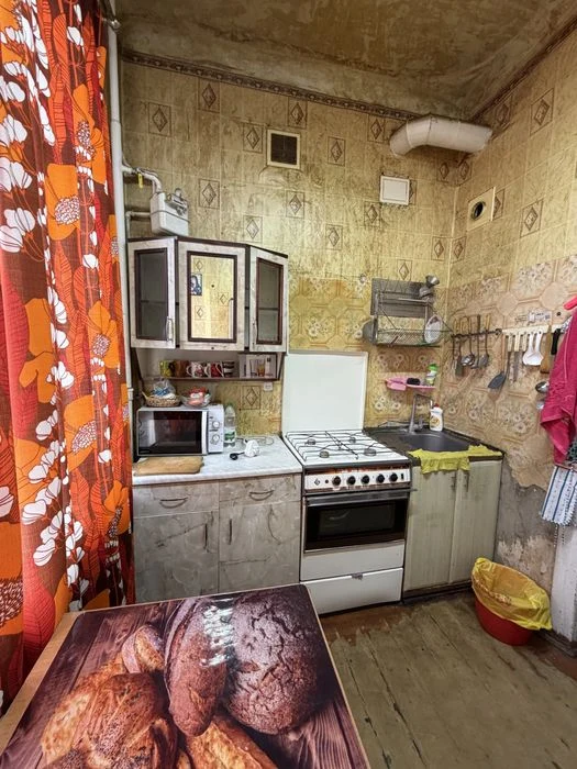 Продам 2 х ком квартиру.Героев Харькова 124