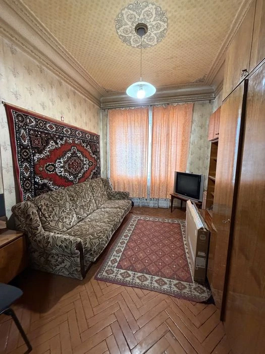 Продам 2 х ком квартиру.Героев Харькова 124