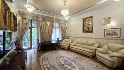 Продам 4-комнатную квартиру в Приморском районе с АГВ. Просп