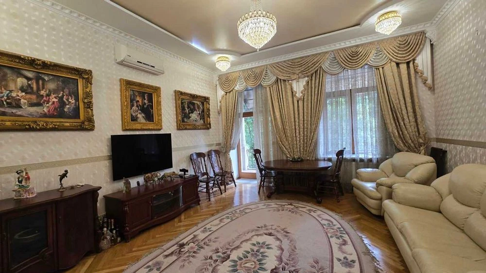 Продам 4-комнатную квартиру в Приморском районе с АГВ. Просп