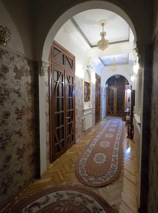 Продам 4-комнатную квартиру в Приморском районе с АГВ. Просп