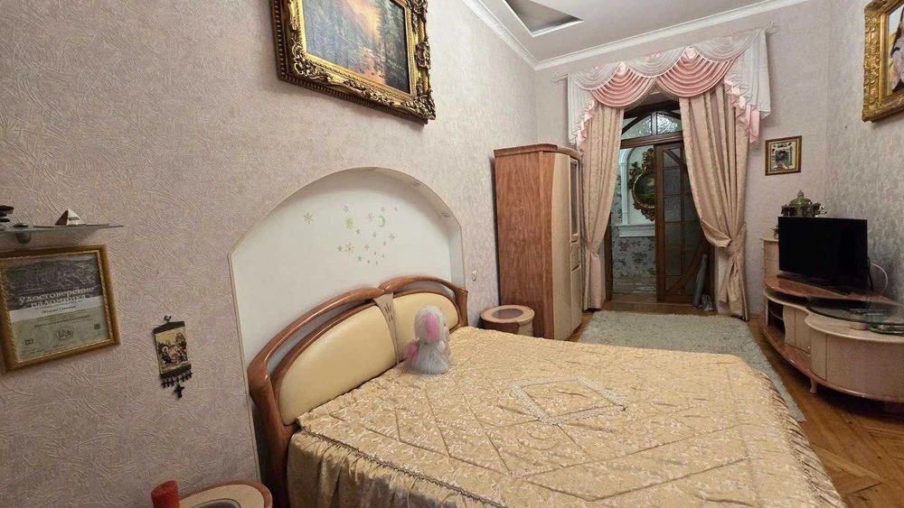 Продам 4-комнатную квартиру в Приморском районе с АГВ. Просп