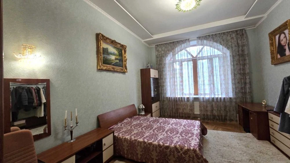 Продам 4-комнатную квартиру в Приморском районе с АГВ. Просп