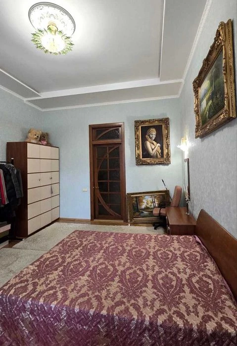 Продам 4-комнатную квартиру в Приморском районе с АГВ. Просп
