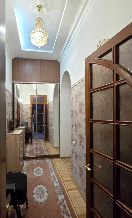 Продам 4-комнатную квартиру в Приморском районе с АГВ. Просп