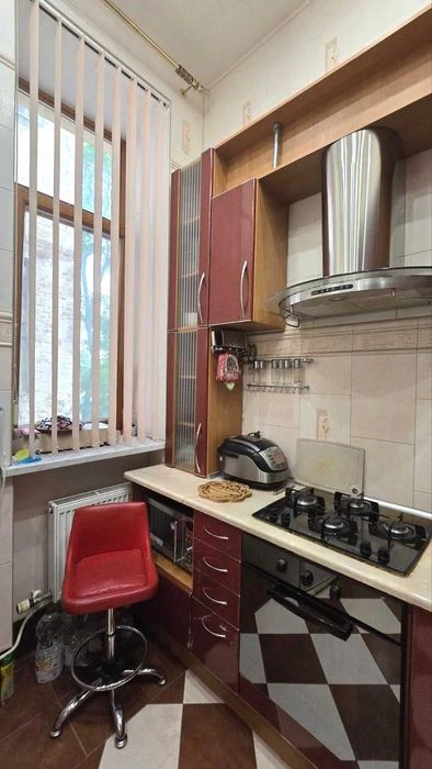 Продам 4-комнатную квартиру в Приморском районе с АГВ. Просп