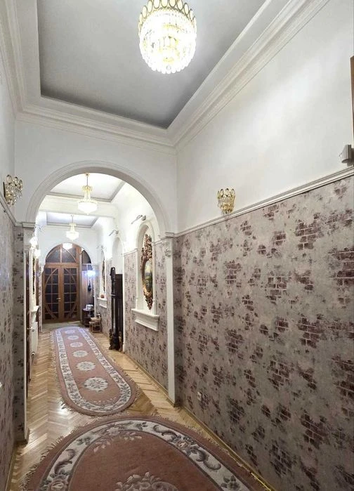 Продам 4-комнатную квартиру в Приморском районе с АГВ. Просп