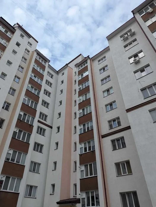 Здана 2 кім. квартира готова до ремонту, 3 поверх