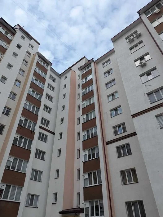 Здана 2 кім. квартира готова до ремонту, 3 поверх