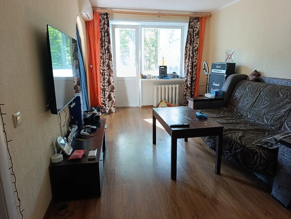 I will sell a 3-room apartment on Titova / Nezalezhnosti, Polya pros.