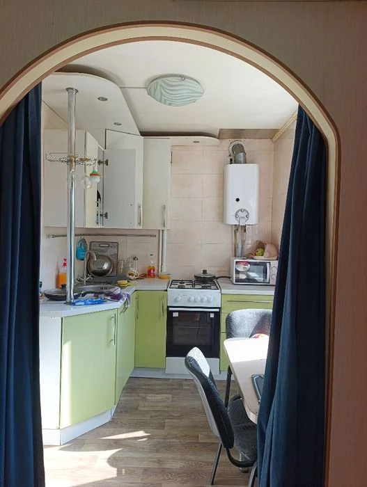 I will sell a 3-room apartment on Titova / Nezalezhnosti, Polya pros.