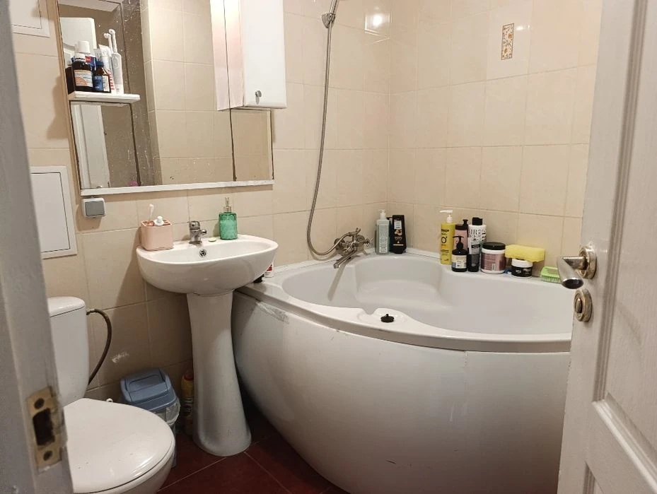 I will sell a 3-room apartment on Titova / Nezalezhnosti, Polya pros.