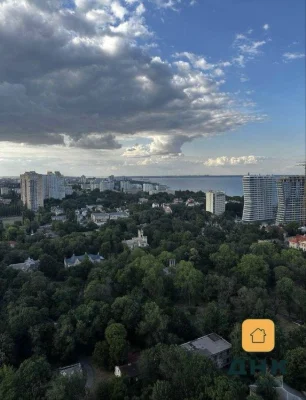 Проспект Шевченко. Парк Победы. Трехкомнатная квартира с пря